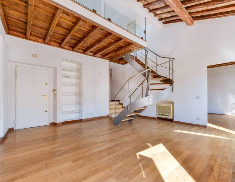 appartamento in vendita a Roma in zona Parione/Sant'Eustachio