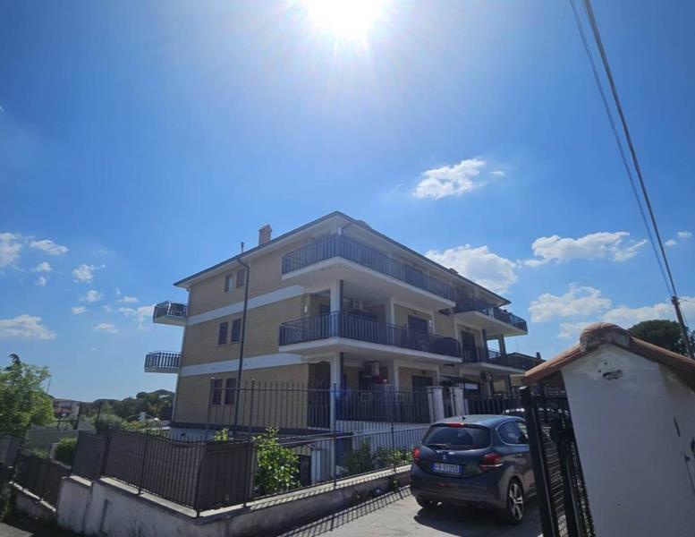 appartamento in vendita a Roma in zona Casal Monastero