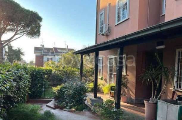 appartamento in vendita a Roma in zona Axa