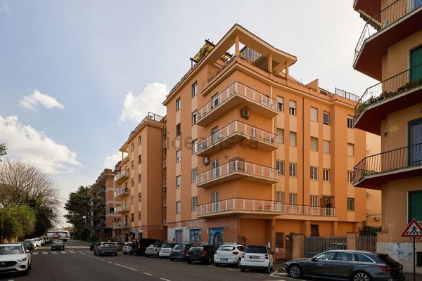 appartamento in vendita a Roma in zona Ostiense
