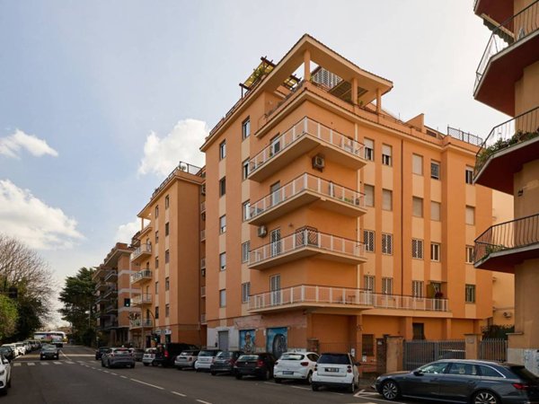 appartamento in vendita a Roma in zona Ostiense