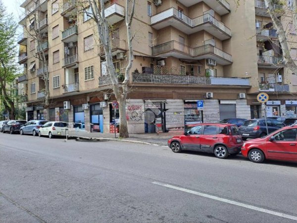 negozio in vendita a Roma in zona Prenestino-Centocelle
