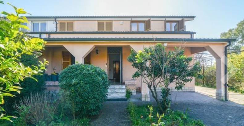 casa indipendente in vendita a Roma in zona Axa