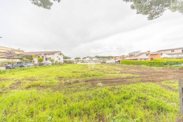 terreno agricolo in vendita a Roma in zona Giardini di Corcolle