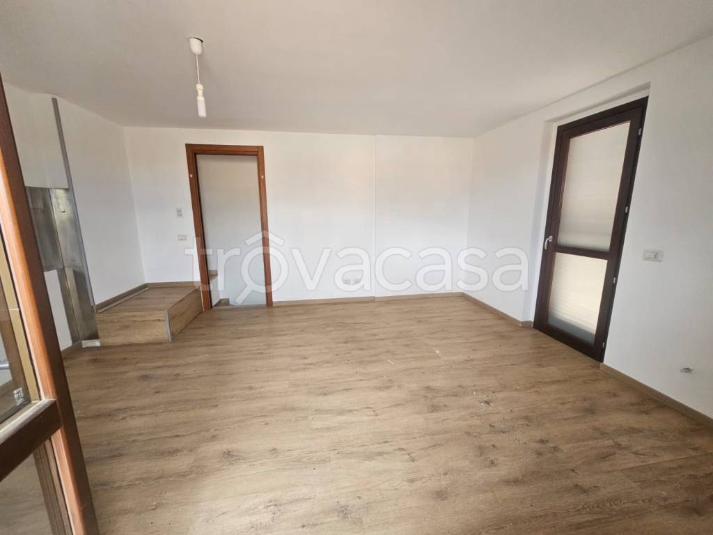 appartamento in vendita a Roma in zona Lunghezza