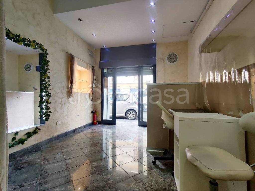 negozio in vendita a Roma in zona Prenestino-Centocelle