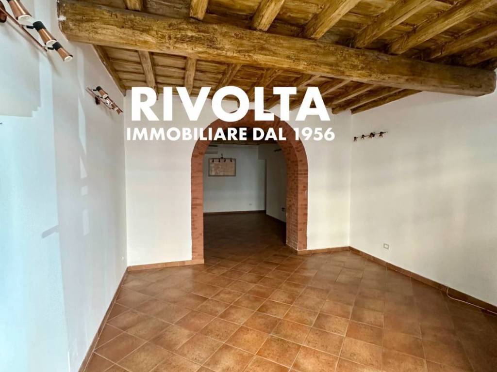 negozio in vendita a Roma in zona Rione Monti/Campitelli