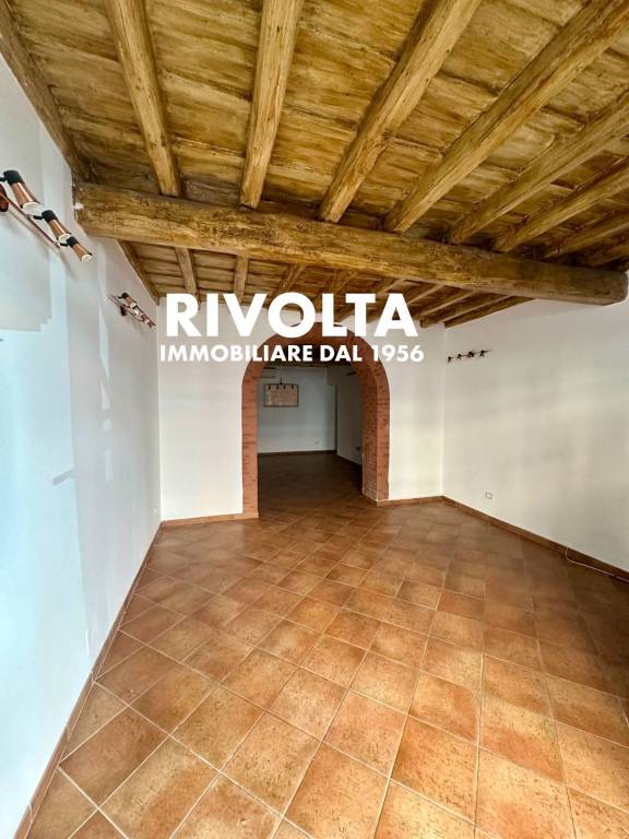 negozio in vendita a Roma in zona Rione Monti/Campitelli