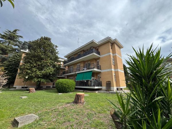 appartamento in vendita a Roma in zona Tor de' Cenci