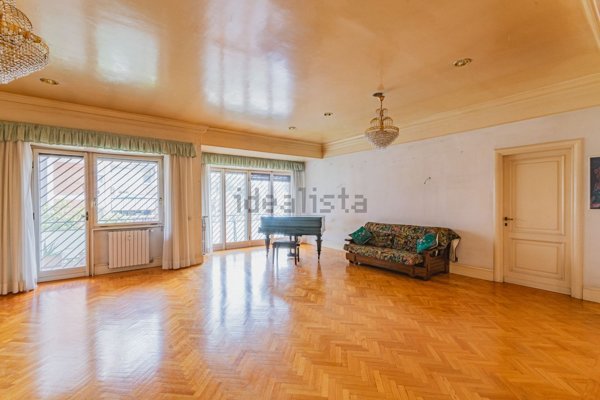 appartamento in vendita a Roma in zona EUR