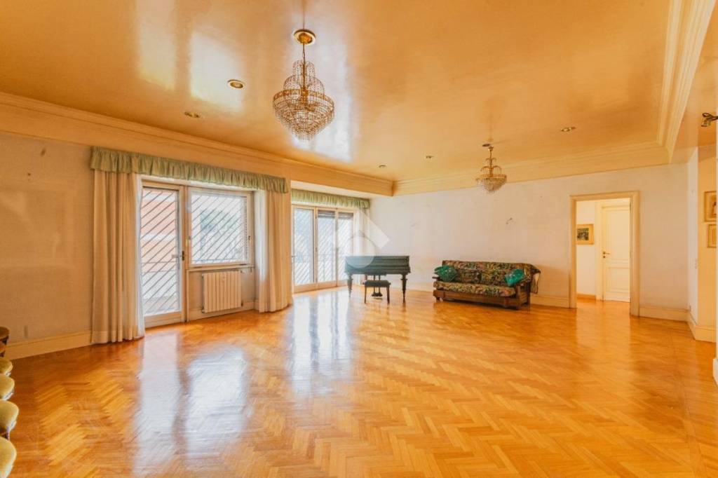 appartamento in vendita a Roma in zona EUR
