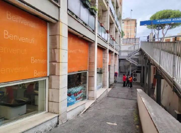 negozio in vendita a Roma in zona Monte Sacro/Talenti