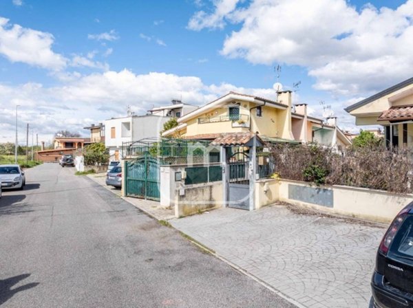 casa indipendente in vendita a Roma in zona Giardini di Corcolle