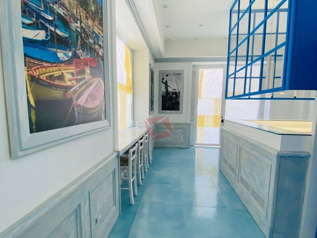 negozio in vendita a Roma in zona Finocchio