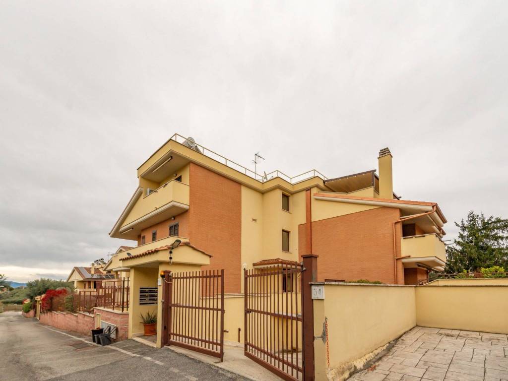 appartamento in vendita a Roma in zona Romanina