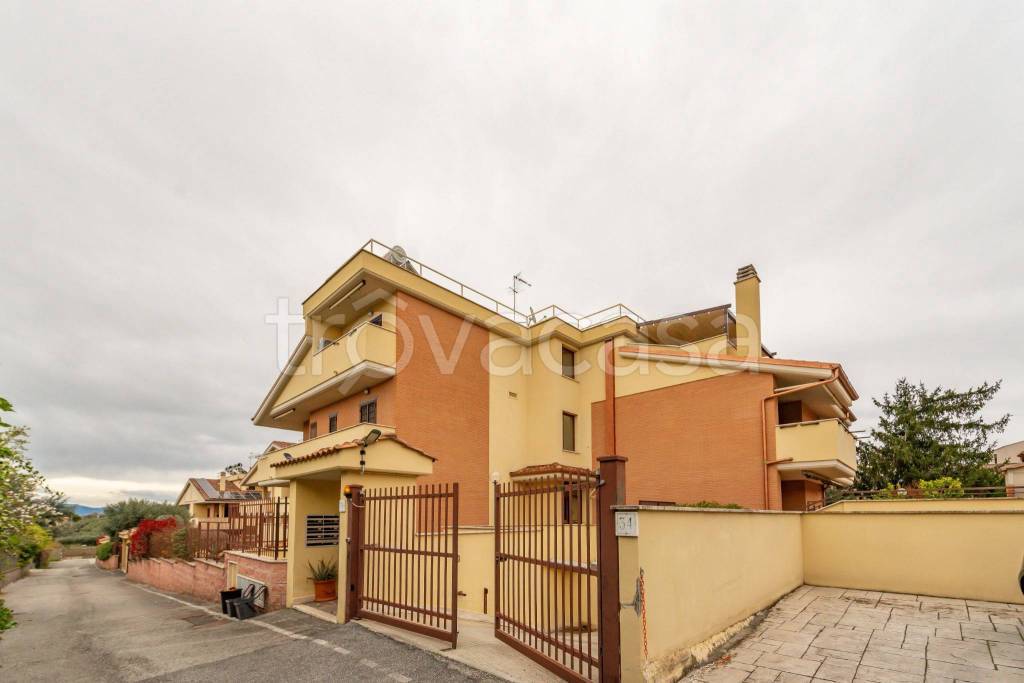 appartamento in vendita a Roma in zona Casal Morena