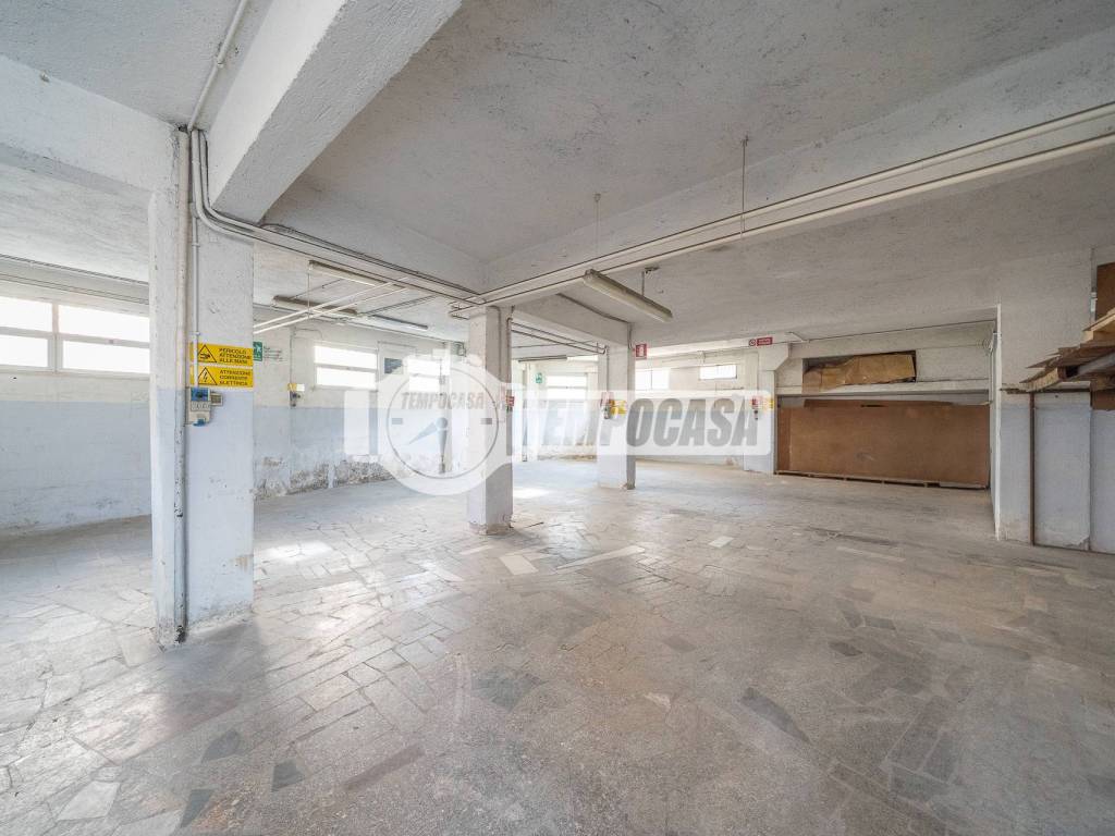 negozio in vendita a Roma in zona Ponte Mammolo