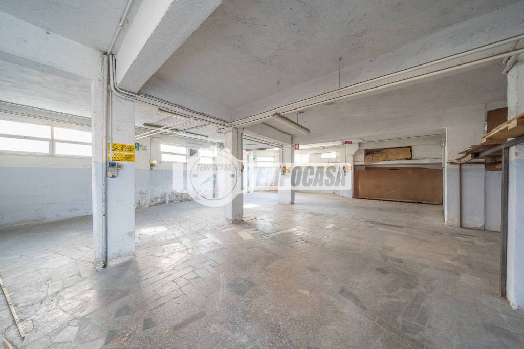 negozio in vendita a Roma in zona Ponte Mammolo