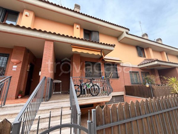 casa indipendente in vendita a Roma in zona Torre Gaia