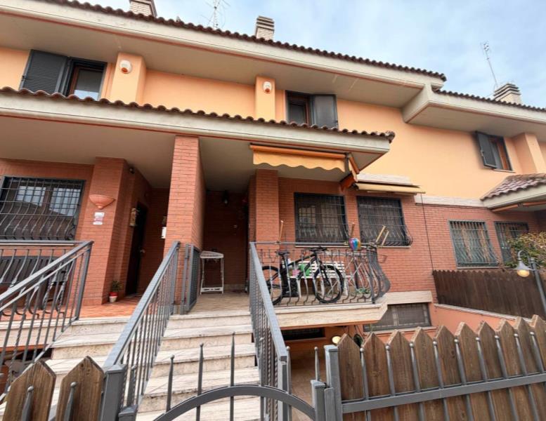 casa indipendente in vendita a Roma in zona Torre Gaia