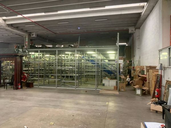 locale commerciale in vendita a Roma in zona Romanina