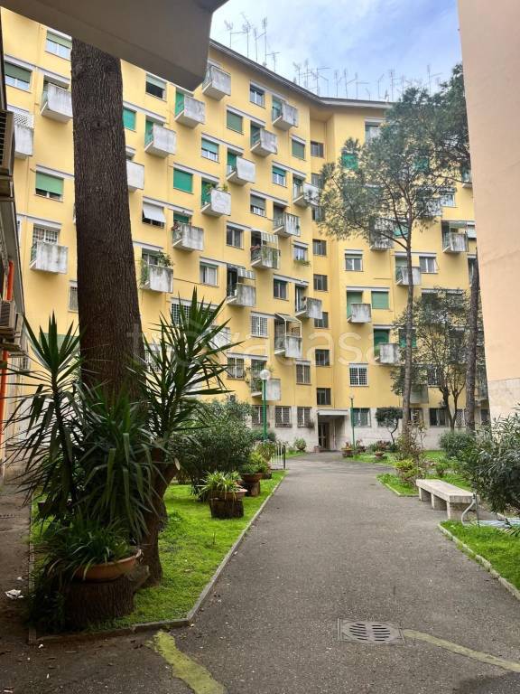 appartamento in vendita a Roma in zona Ardeatino