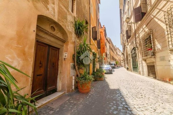 appartamento in vendita a Roma in zona Rione Regola