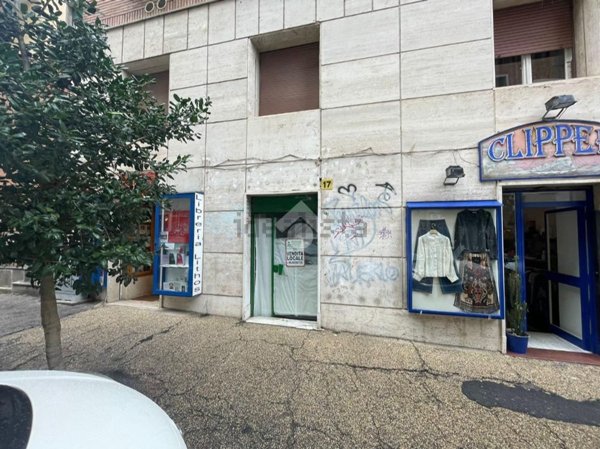 locale commerciale in vendita a Roma in zona Nomentano
