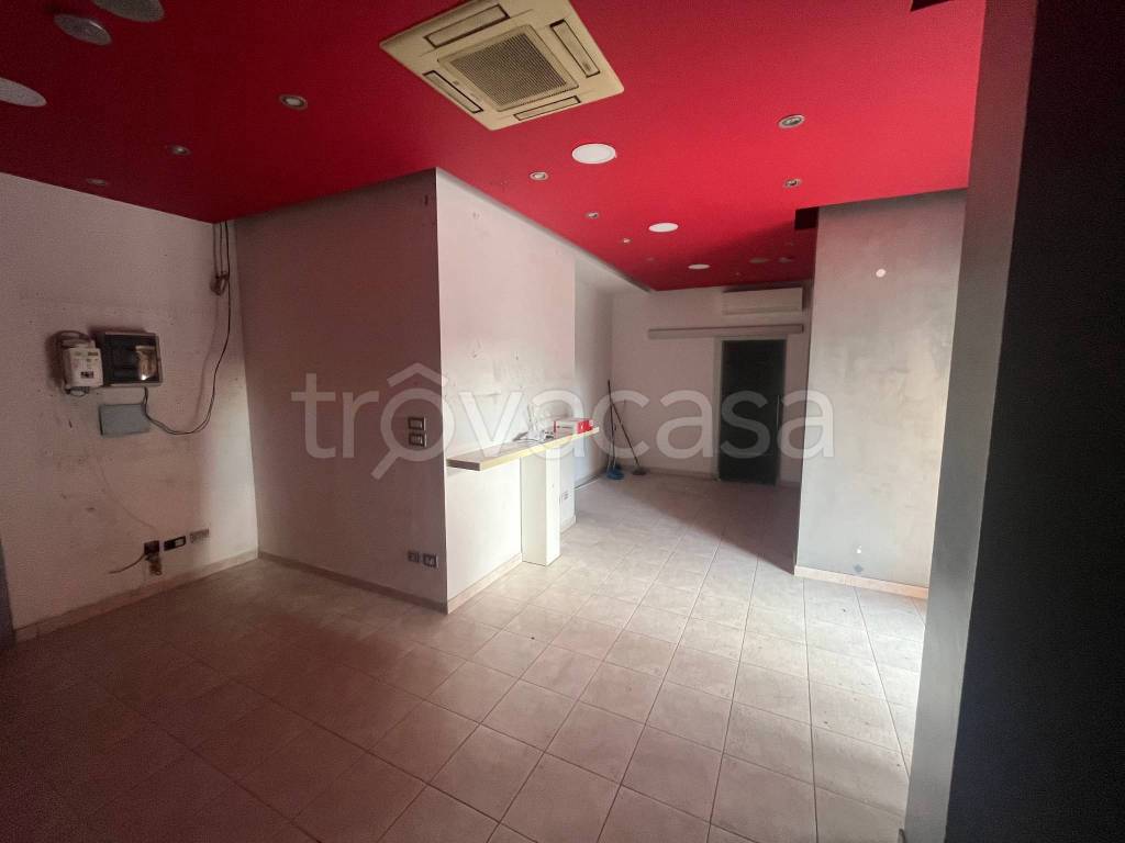 negozio in vendita a Roma in zona Cinecittà