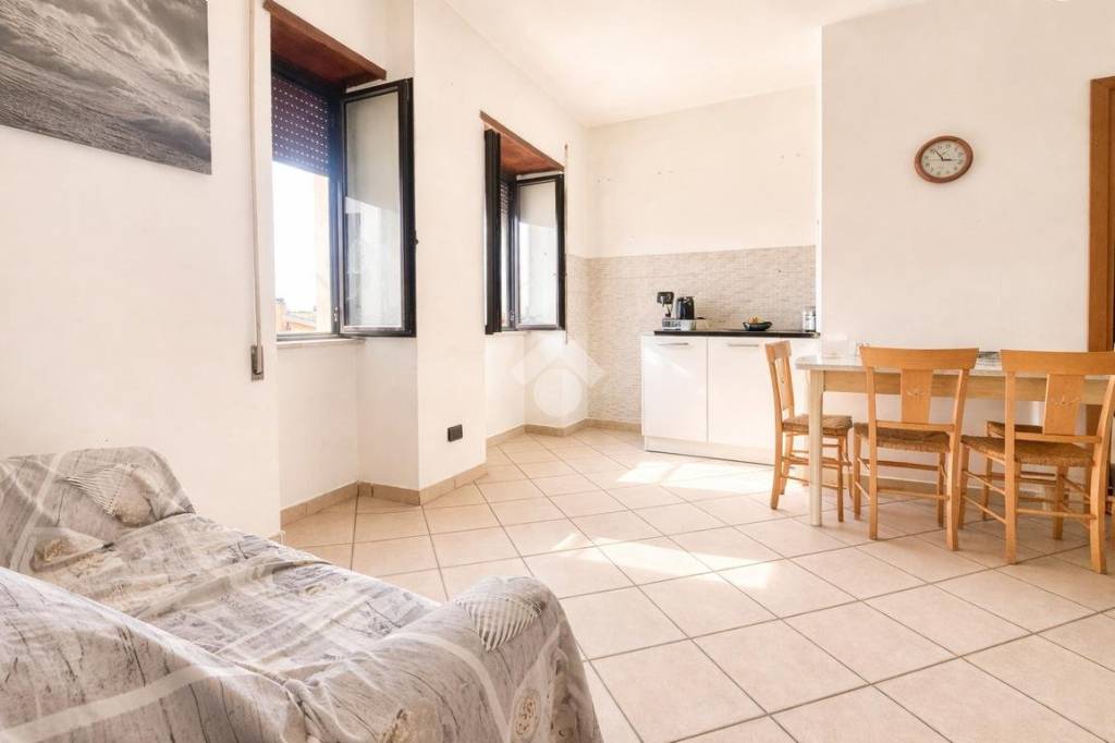 appartamento in vendita a Roma in zona Osteria Nuova