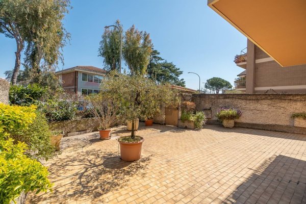 appartamento in vendita a Roma in zona Appio Pignatelli