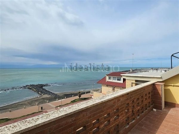 appartamento in vendita a Roma in zona Ostia Antica