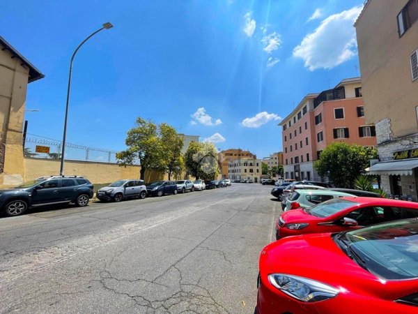 locale commerciale in vendita a Roma in zona Nomentano