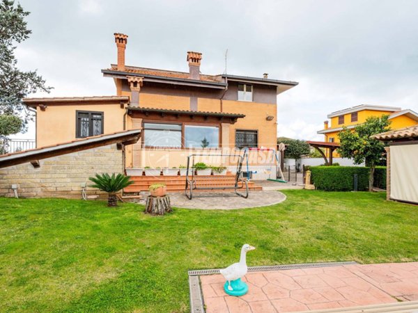 casa indipendente in vendita a Roma in zona Trigoria
