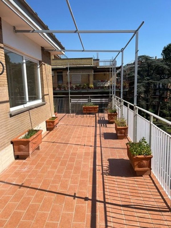 appartamento in vendita a Roma in zona Ardeatino