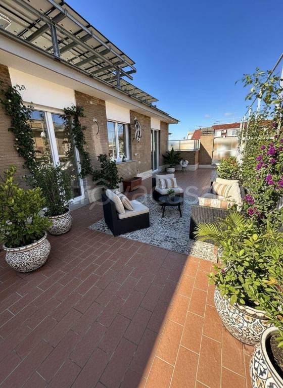 appartamento in vendita a Roma in zona Ardeatino