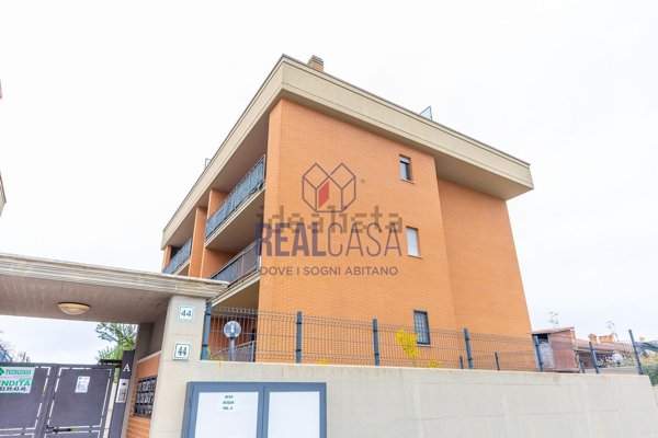 appartamento in vendita a Roma in zona Lunghezza