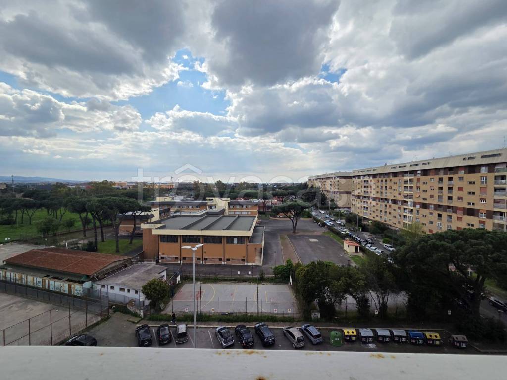 appartamento in vendita a Roma in zona Cinecittà