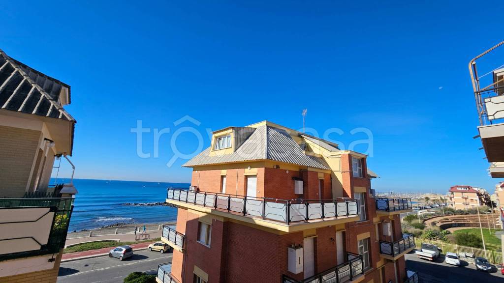 appartamento in vendita a Roma in zona Ostia Antica