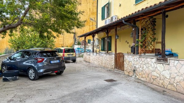 casa indipendente in vendita a Roma in zona Lunghezza