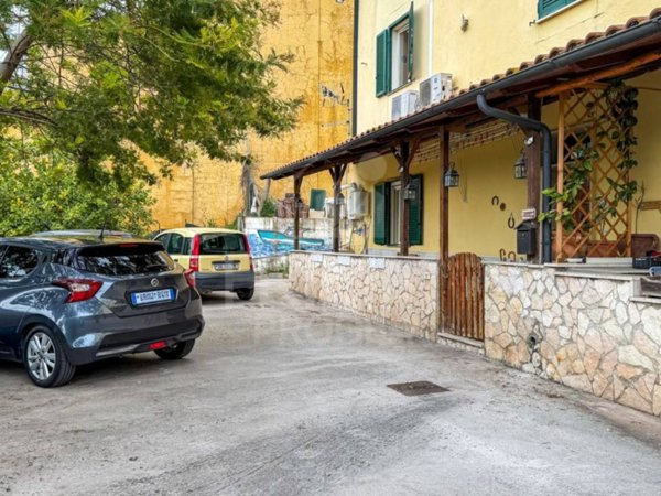 casa indipendente in vendita a Roma in zona Lunghezza