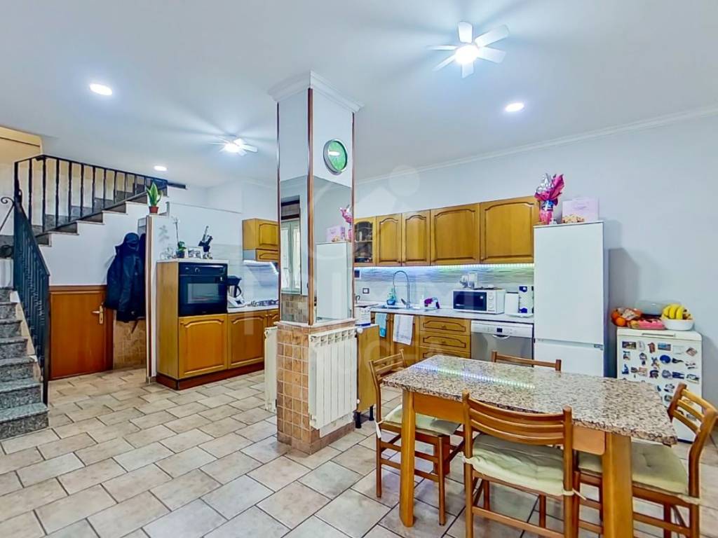 appartamento in vendita a Roma in zona Lunghezza