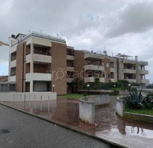 appartamento in vendita a Roma in zona Castelverde