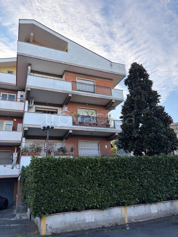 appartamento in vendita a Roma in zona Tor di Quinto