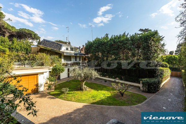 casa indipendente in vendita a Roma in zona EUR