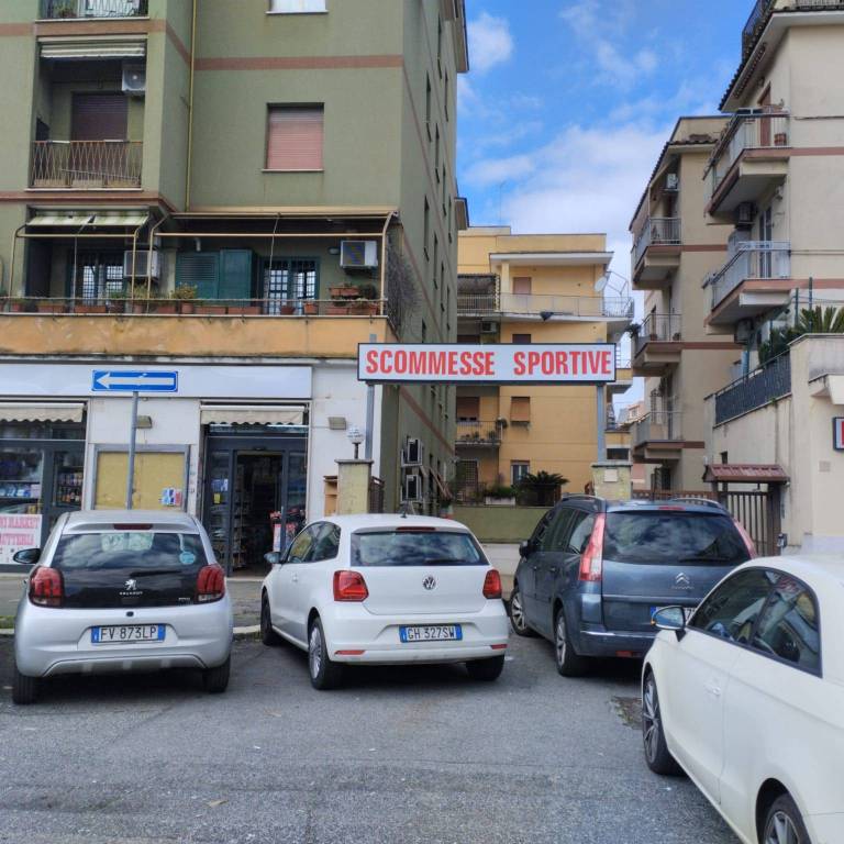 negozio in vendita a Roma in zona Torrevecchia