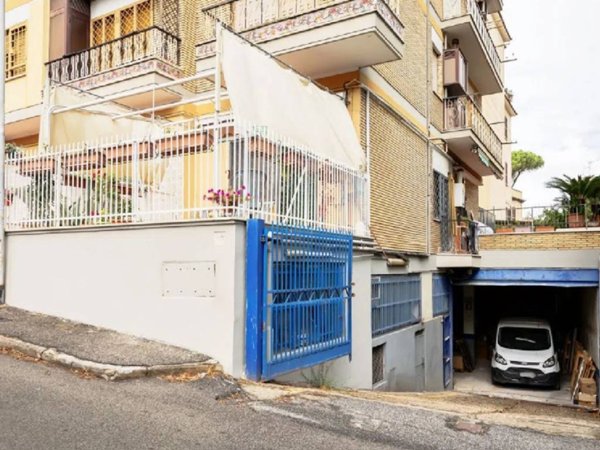 locale commerciale in vendita a Roma in zona Alessandrino
