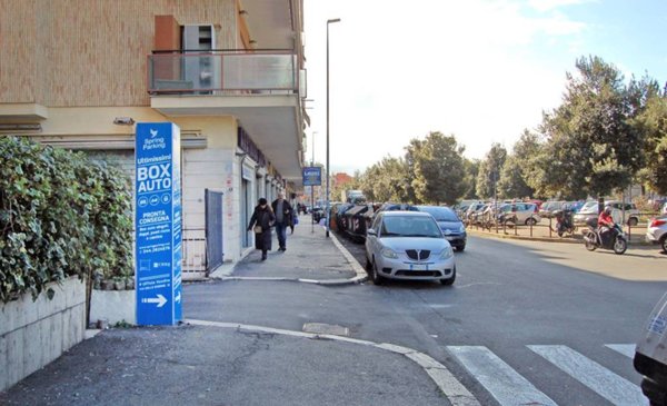 locale di sgombero in vendita a Roma in zona Prenestino-Centocelle