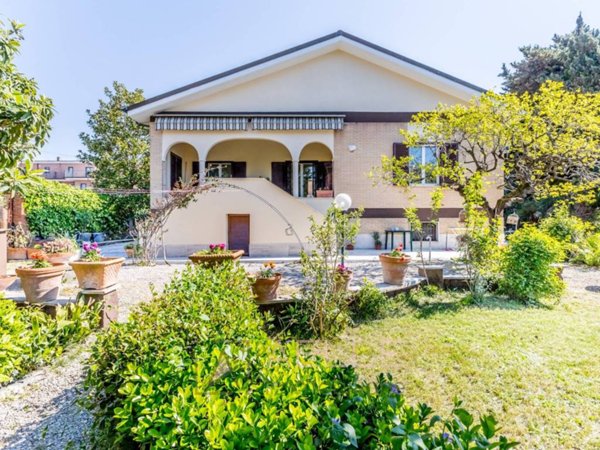 casa indipendente in vendita a Roma in zona Acilia