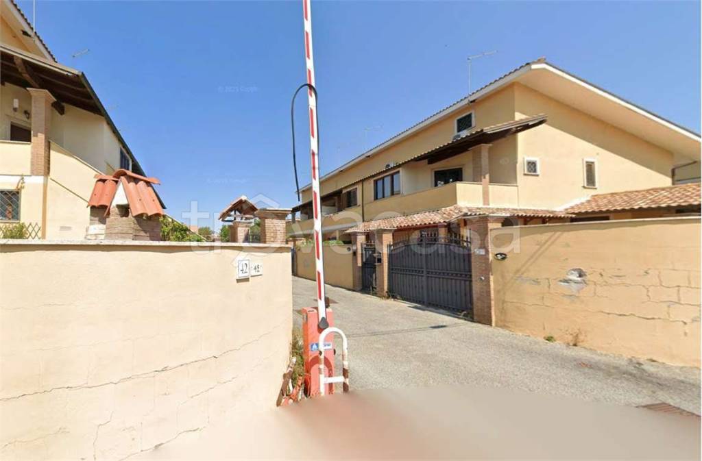 casa indipendente in vendita a Roma in zona Ostia Antica